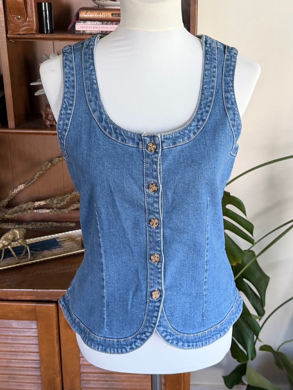 Old Navy Denim Jean Button-Front Tank Sleeveless Top Button Vest M NWOT